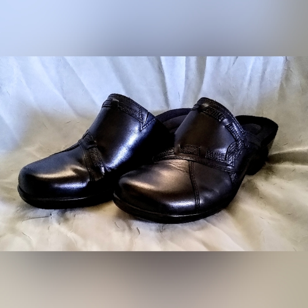 Clarks black leather clogs size 7